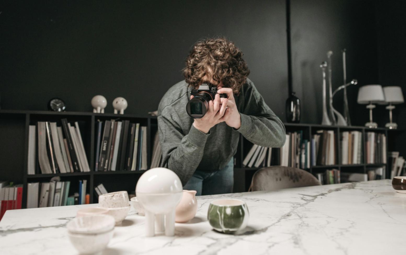 Professionelles Studiolicht-Setup mit Model